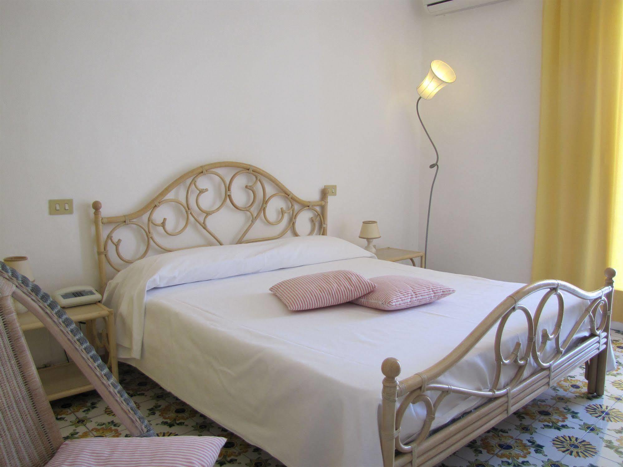 Appartamenti Casa Del Sole Sant'Angelo  Екстериор снимка