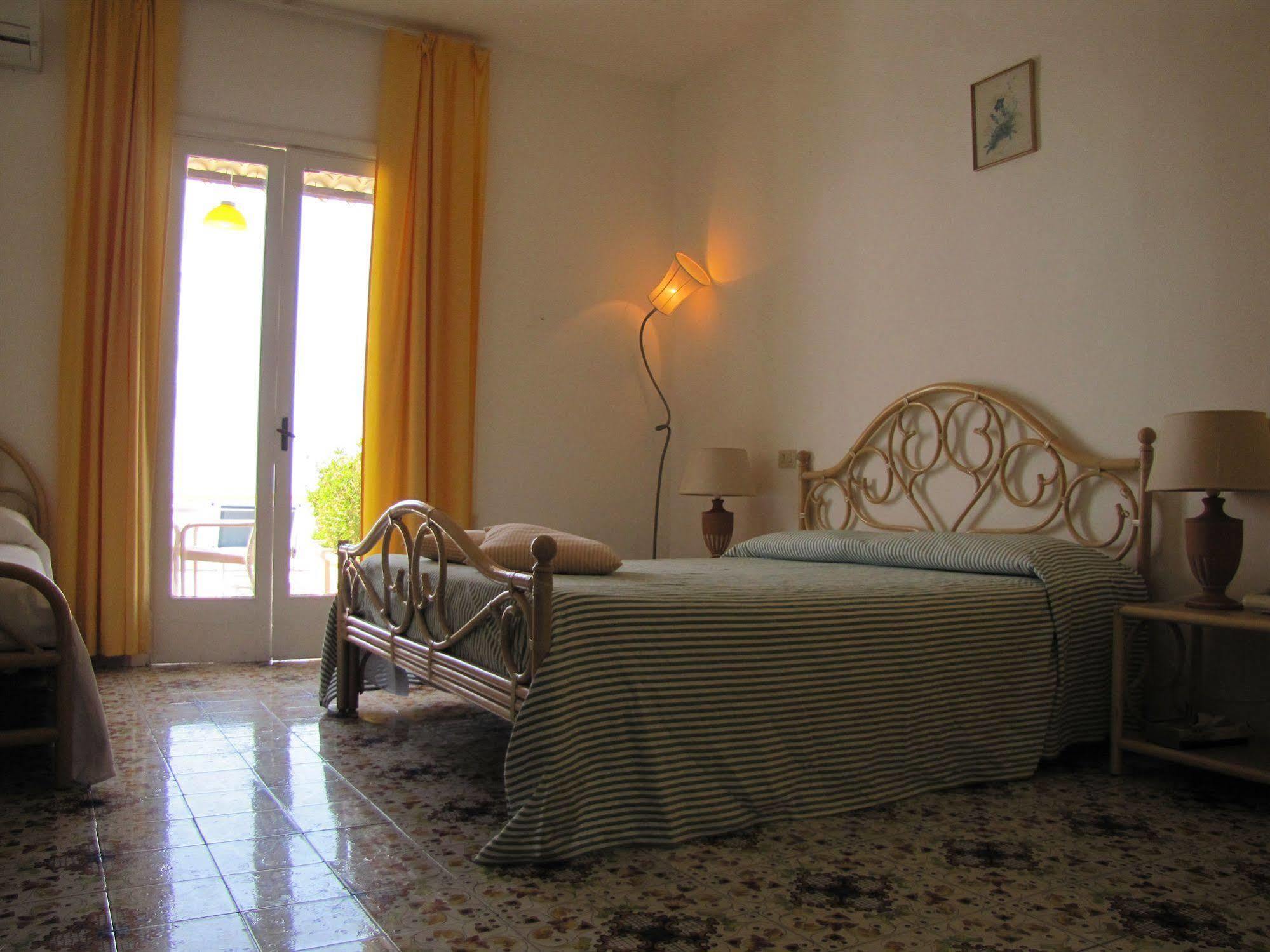 Appartamenti Casa Del Sole Sant'Angelo  Екстериор снимка